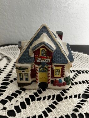🎄✨ 2001 Cobblestone Corners Toy Land Santa’s Workshop Ceramic Figurine ✨🎄